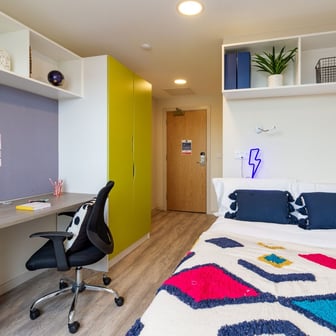 Gold En Suite - Image 1